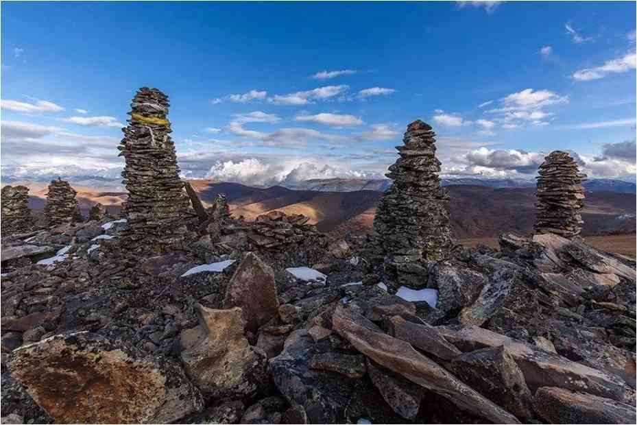 雅江高爾寺山黑石城景色如何？