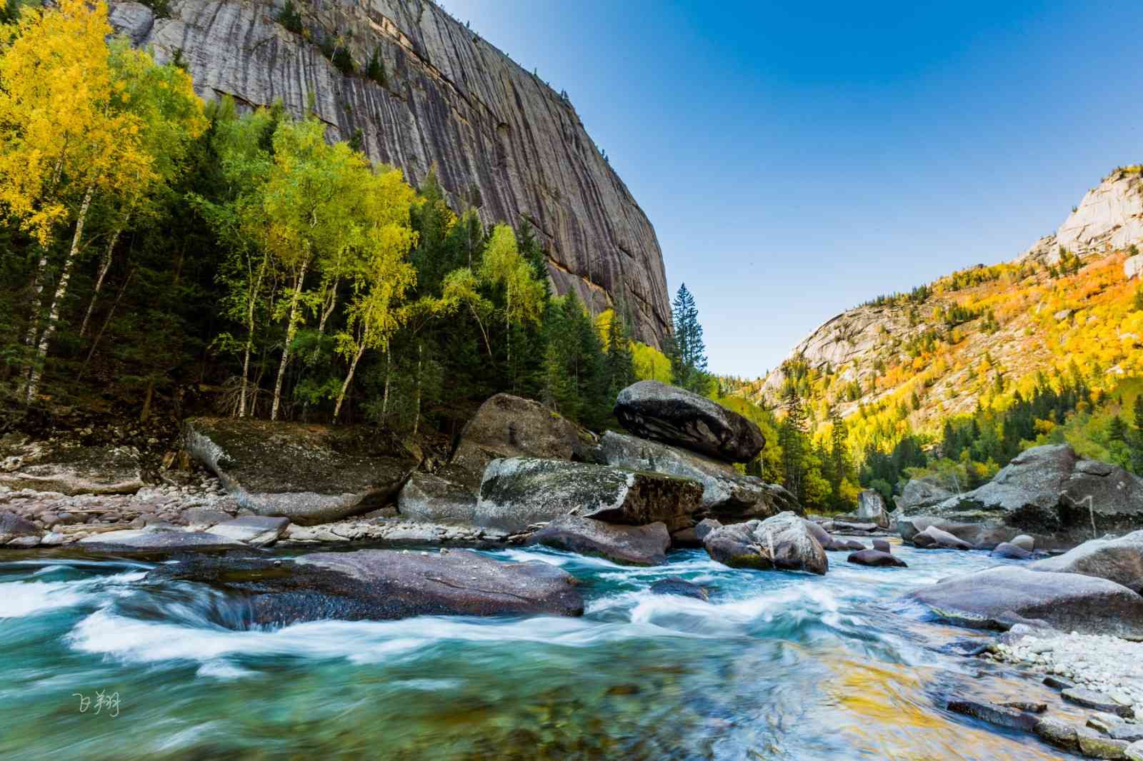 中秋國慶去新疆旅游合適嗎？秋季去新疆必看景點有哪些？