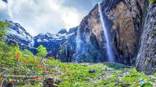 梅里雪山在哪里？可遠(yuǎn)觀不可攀登的梅里雪山你知道多少？