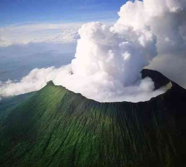 在盧旺達(dá)看火山看猩猩