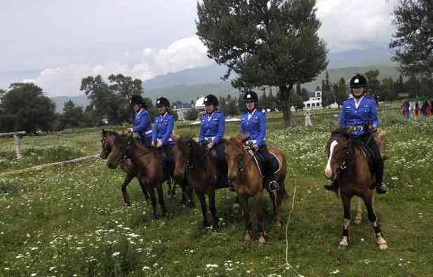 那拉提草原女子騎警隊(duì)，草原旅游靚麗風(fēng)景線