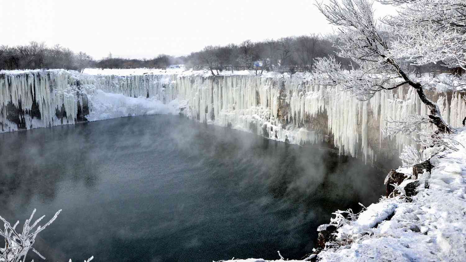 冬天去鏡泊湖旅游好玩嗎